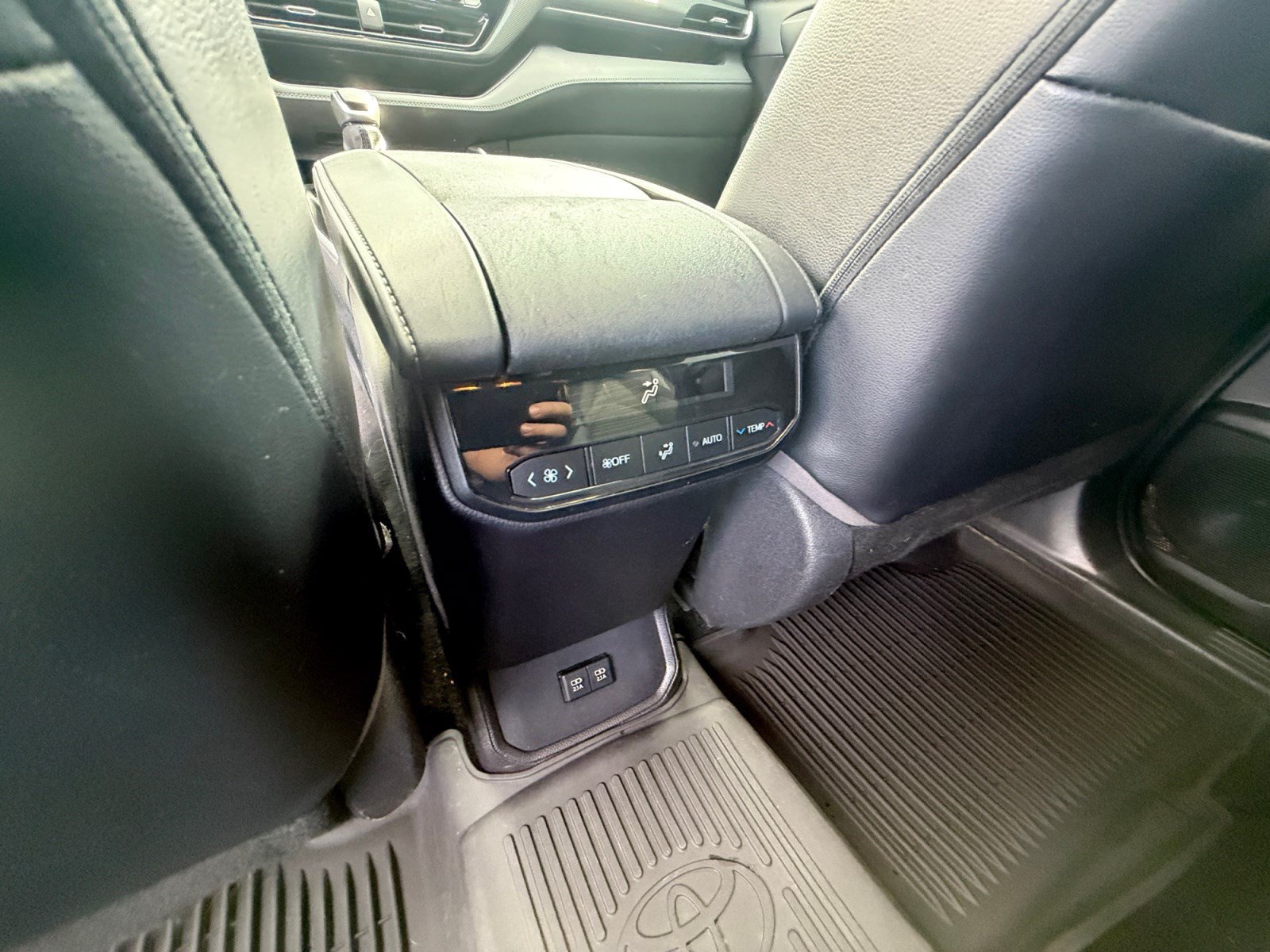 Used 2021 Toyota Highlander XSE AWD/4WD image 30