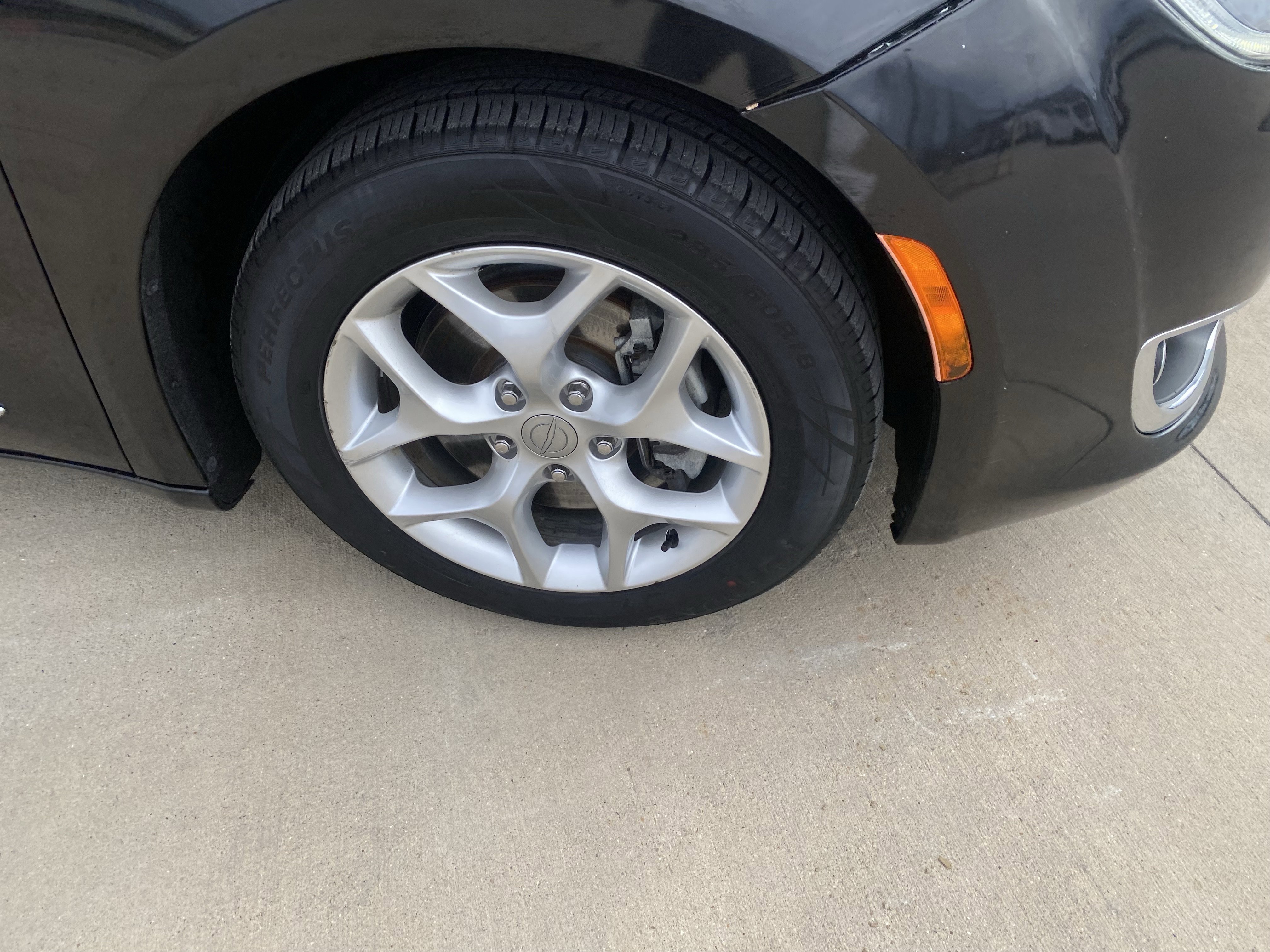 Used 2020 Chrysler Pacifica Limited image 2