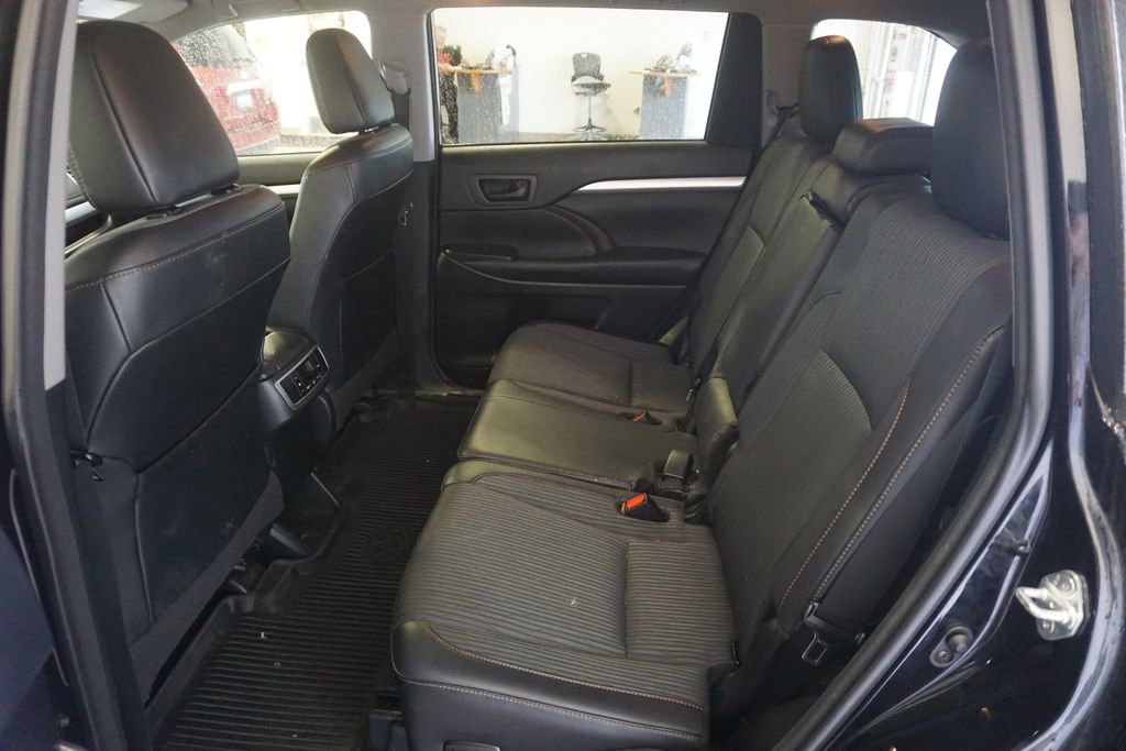 Used 2018 Toyota Highlander Plus AWD/4WD image 19