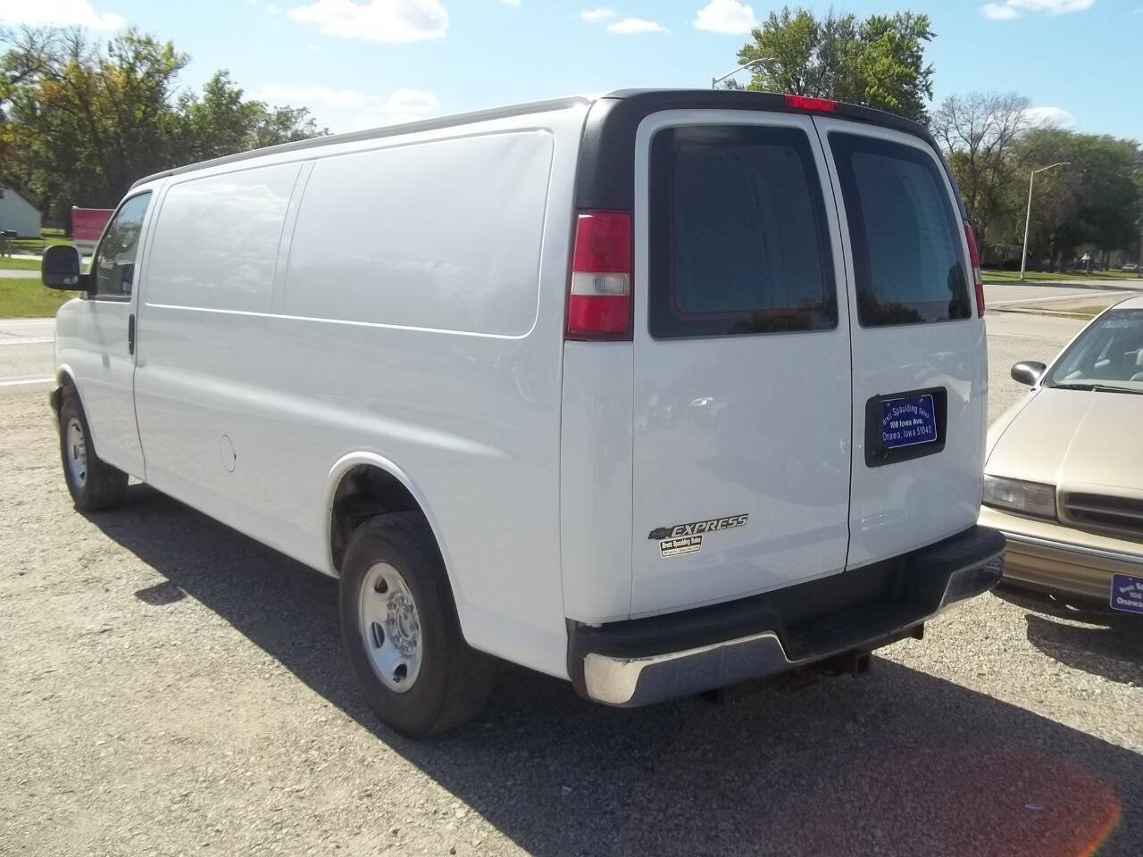 Used 2017 Chevrolet Express 2500 Extended RWD image 5