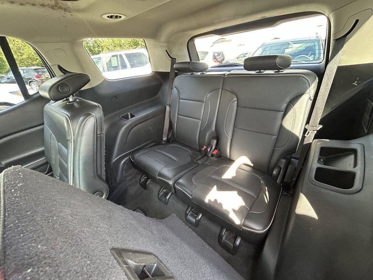 Used 2017 GMC Acadia Denali w/ Technology Package FWD image 8