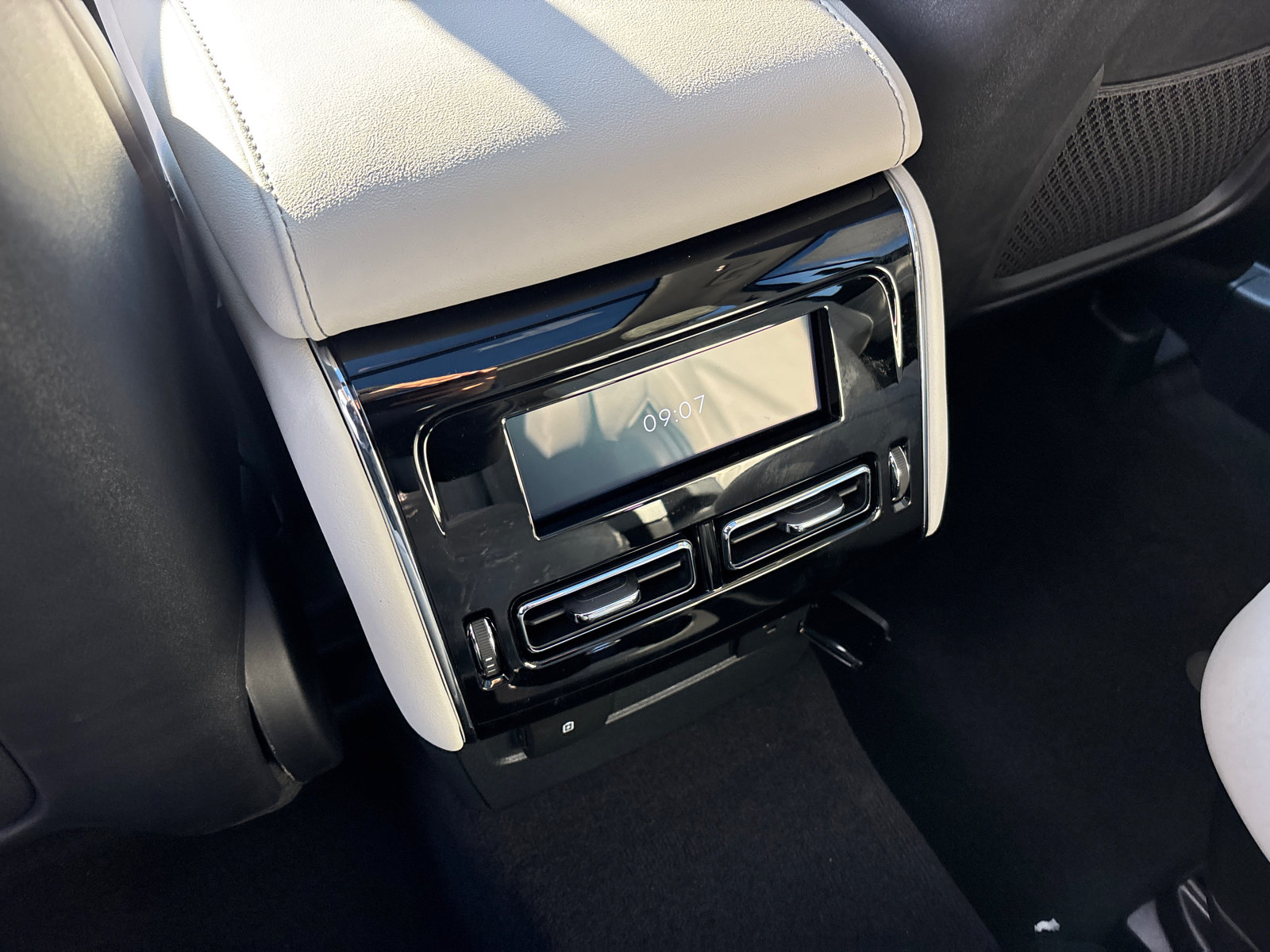 New 2026 Lincoln Aviator Reserve w/ Illumination Package AWD/4WD image 30