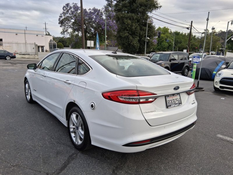 Used 2018 Ford Fusion SE w/ Equipment Group 602A FWD image 4