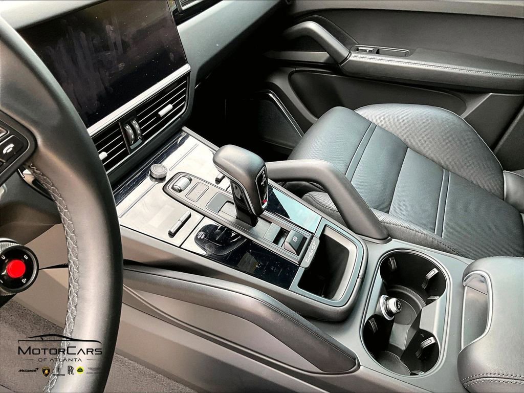 Used 2022 Porsche Cayenne Turbo GT image 17