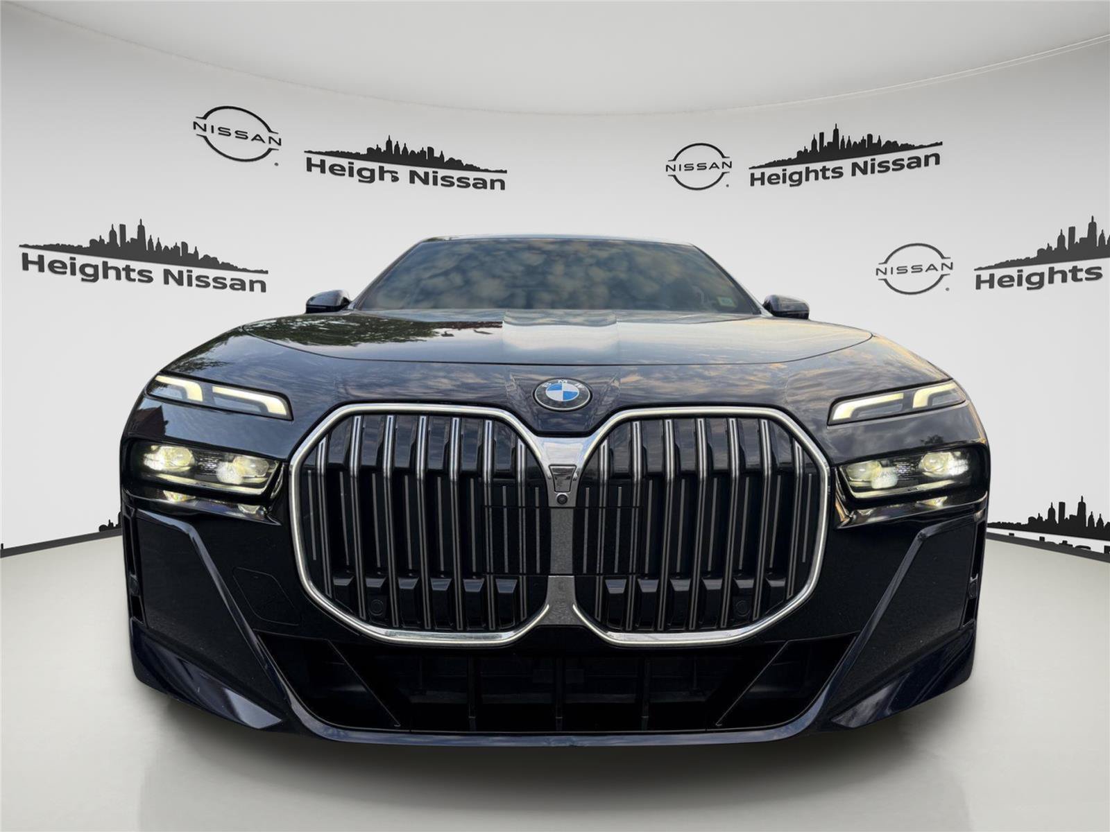 Used 2025 BMW 740i xDrive AWD/4WD image 8