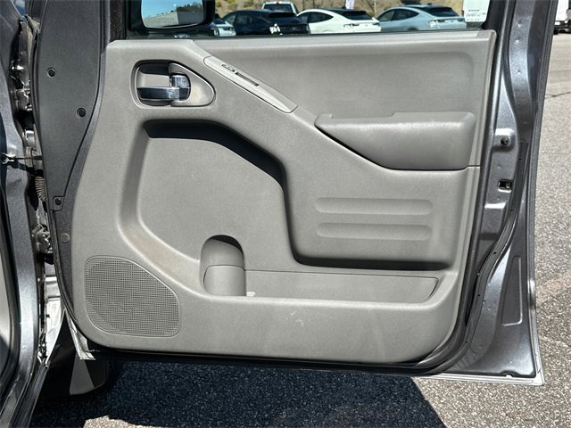 Used 2017 Nissan Frontier SV w/ SV Value Truck Package image 14