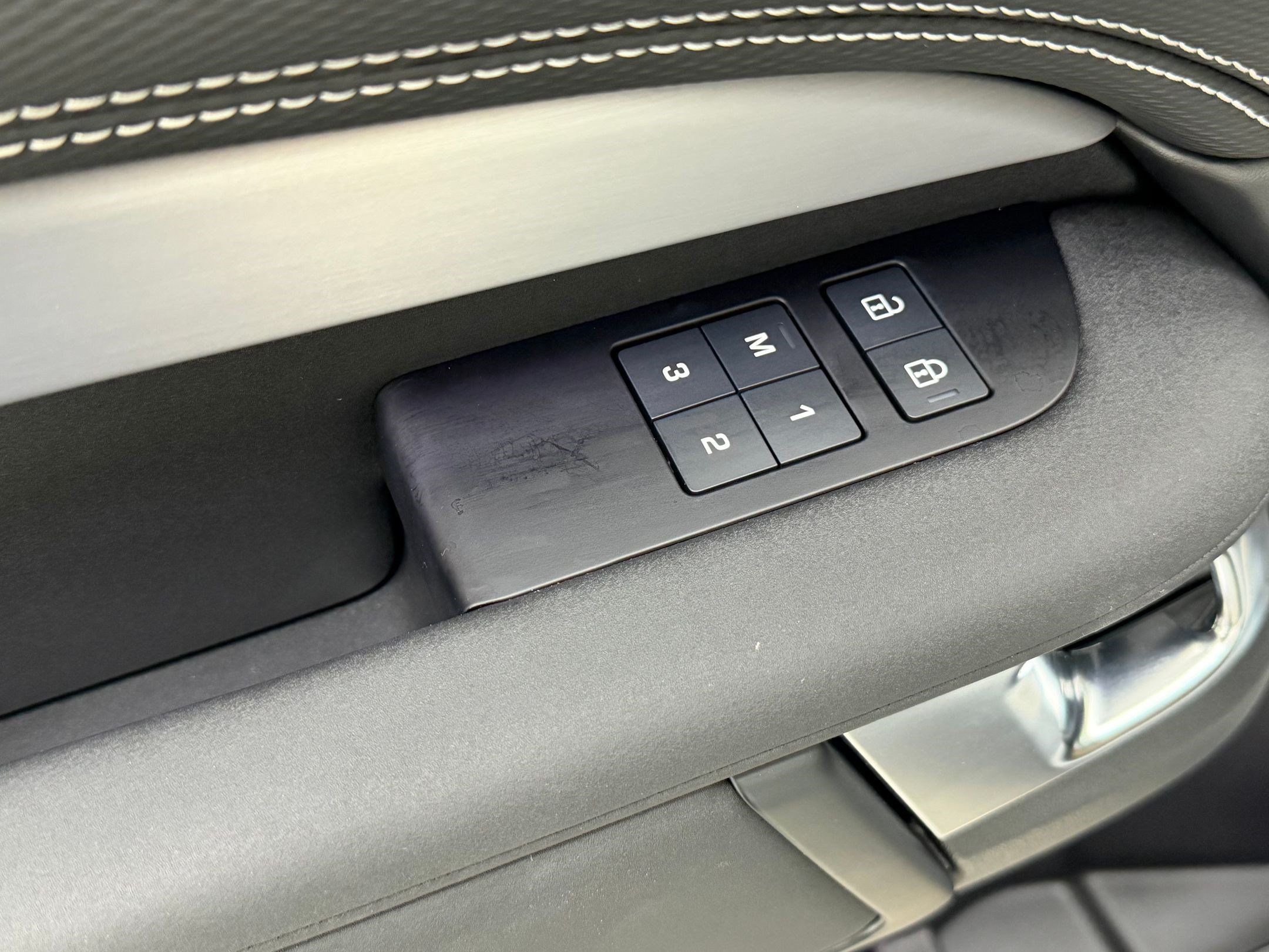 New 2026 Land Rover Discovery Limited Edition AWD/4WD image 27