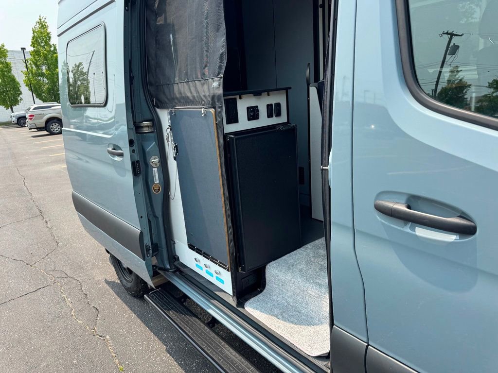 Used 2021 Mercedes-Benz Sprinter 2500 image 30