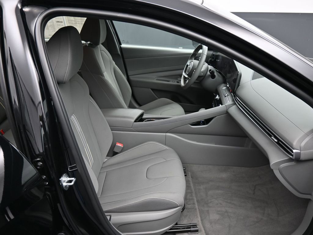 Used 2023 Hyundai Elantra SEL w/ Convenience Package FWD image 24