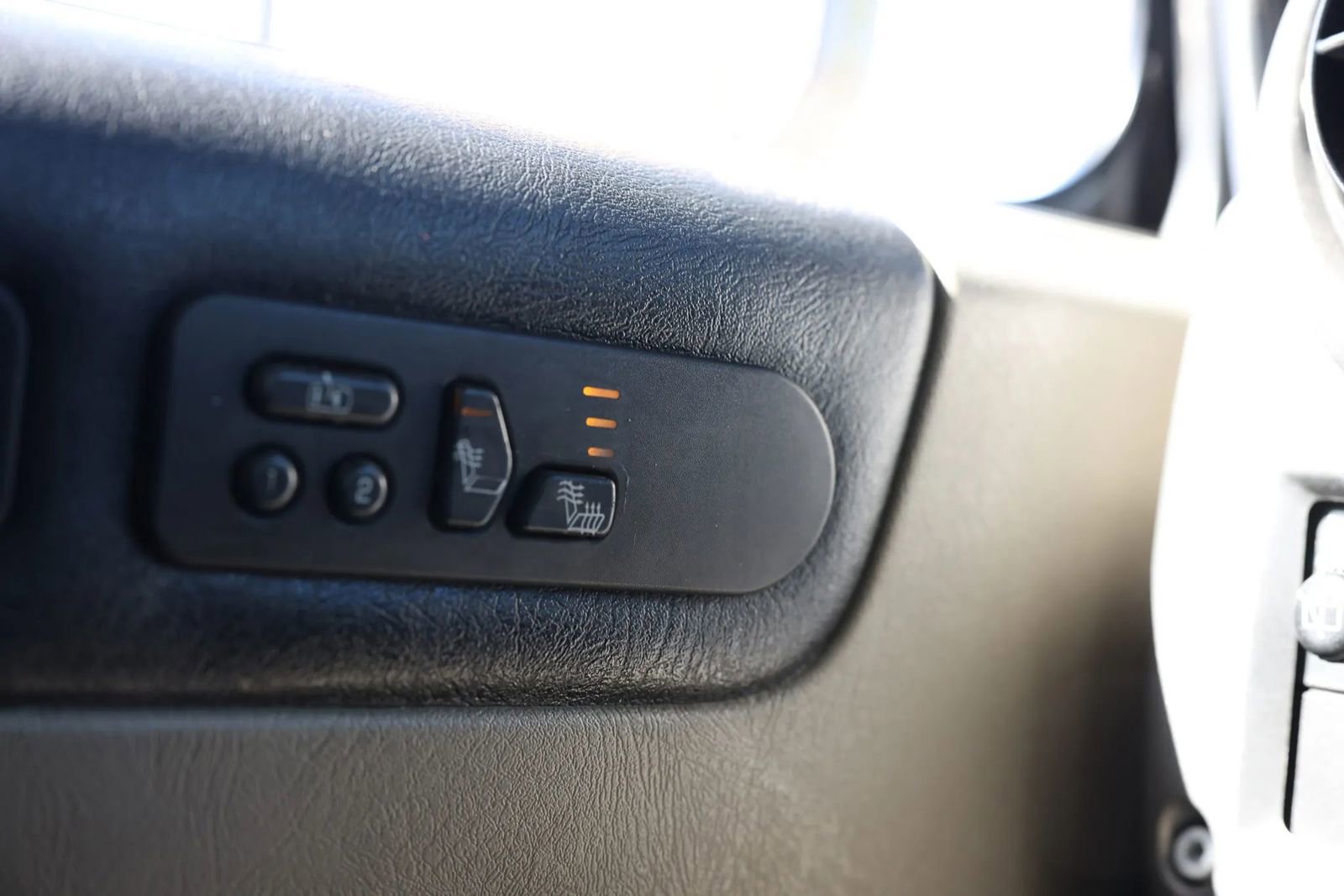 Used 2003 HUMMER H2 w/ Preferred Equipment Group image 41