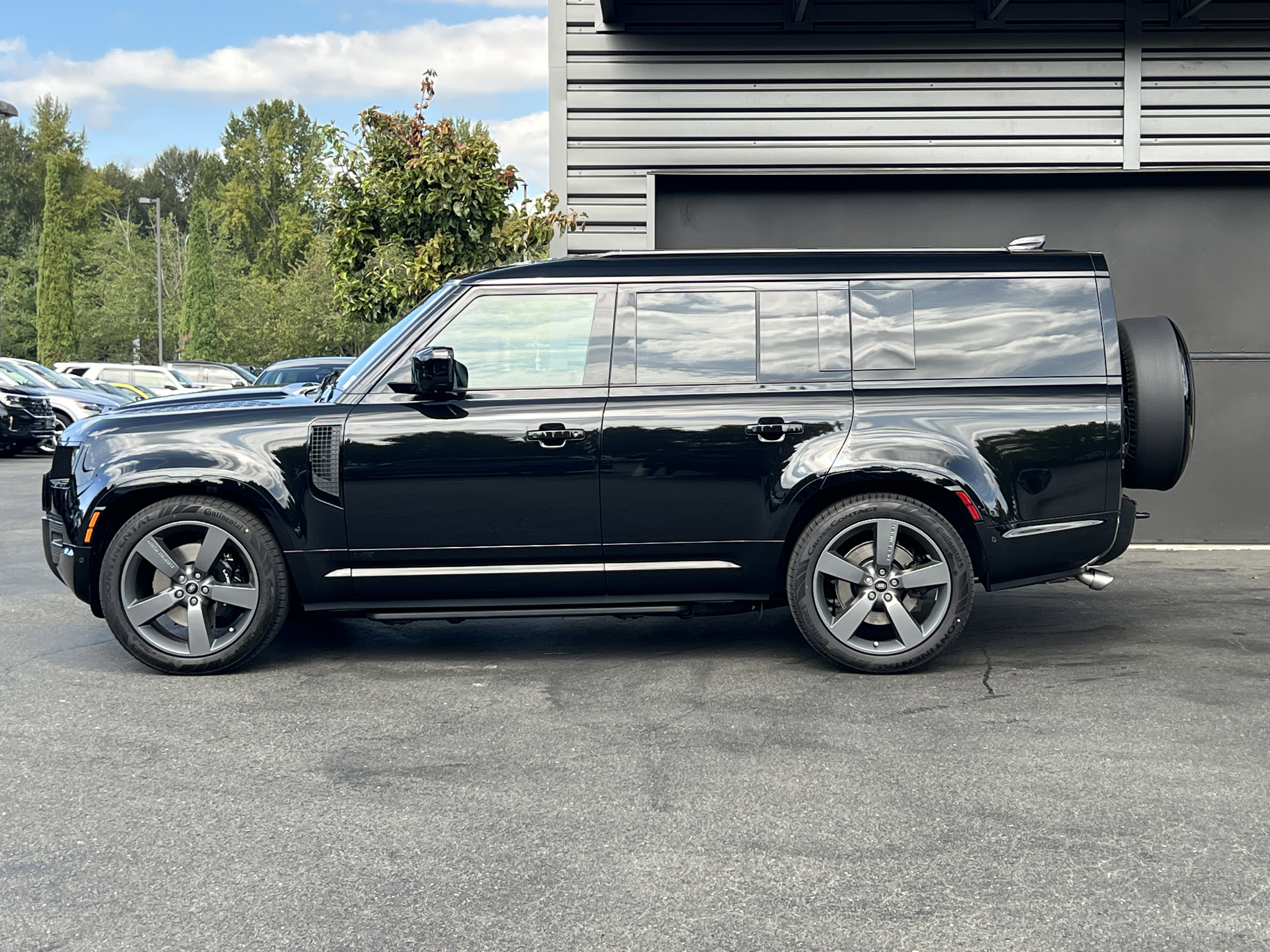 New 2025 Land Rover Defender 130 V8 image 5