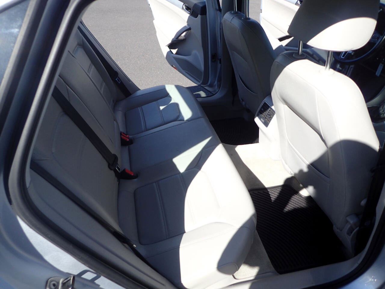 Used 2013 Volkswagen Passat TDI SE image 11
