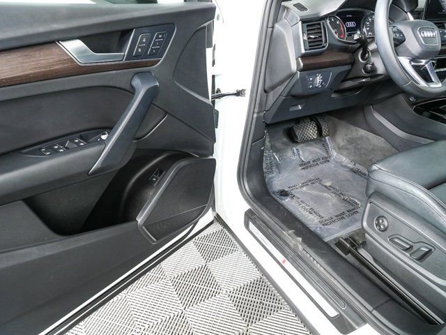 Used 2023 Audi Q5 2.0T Premium w/ Convenience Package AWD/4WD image 7