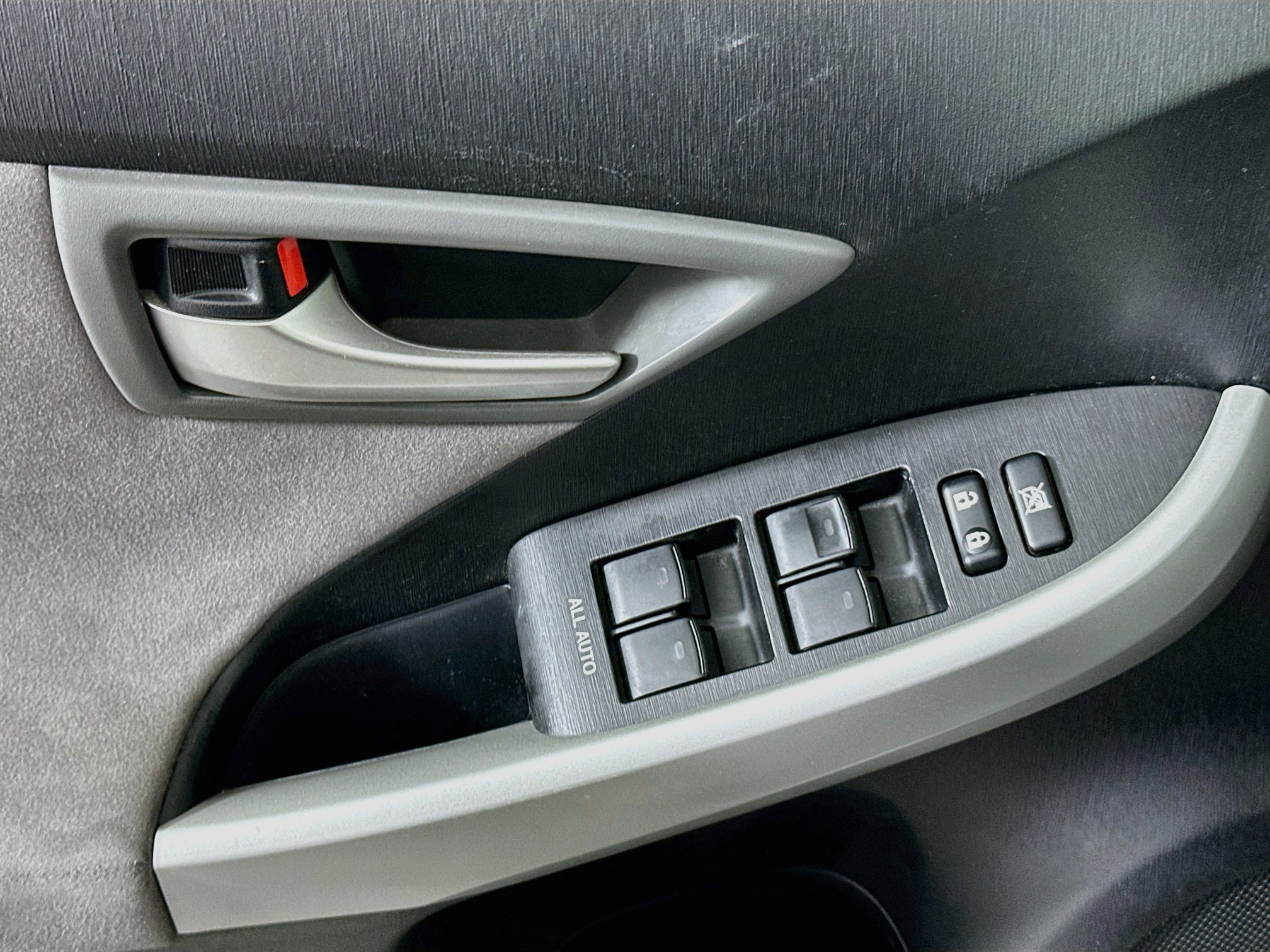 Used 2014 Toyota Prius Two FWD image 15