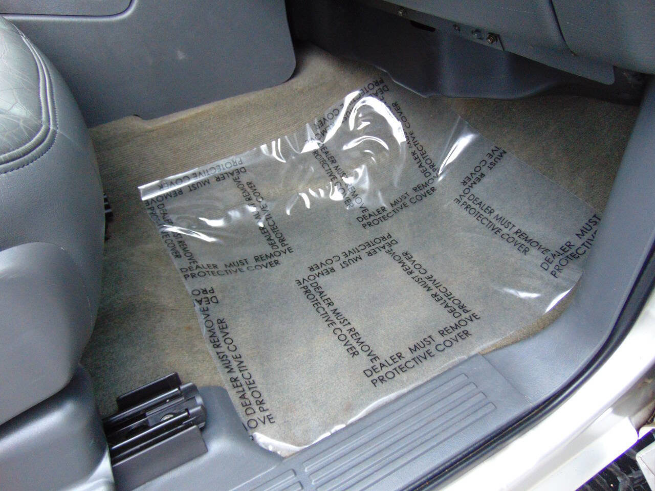 Used 2004 Chevrolet Silverado 2500 LT w/ Heavy-Duty Power Package image 13