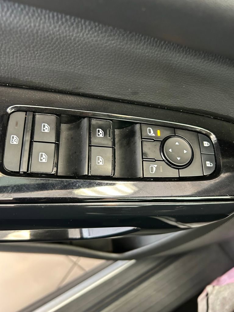 Used 2022 Nissan Pathfinder SV w/ SV Premium Package image 15