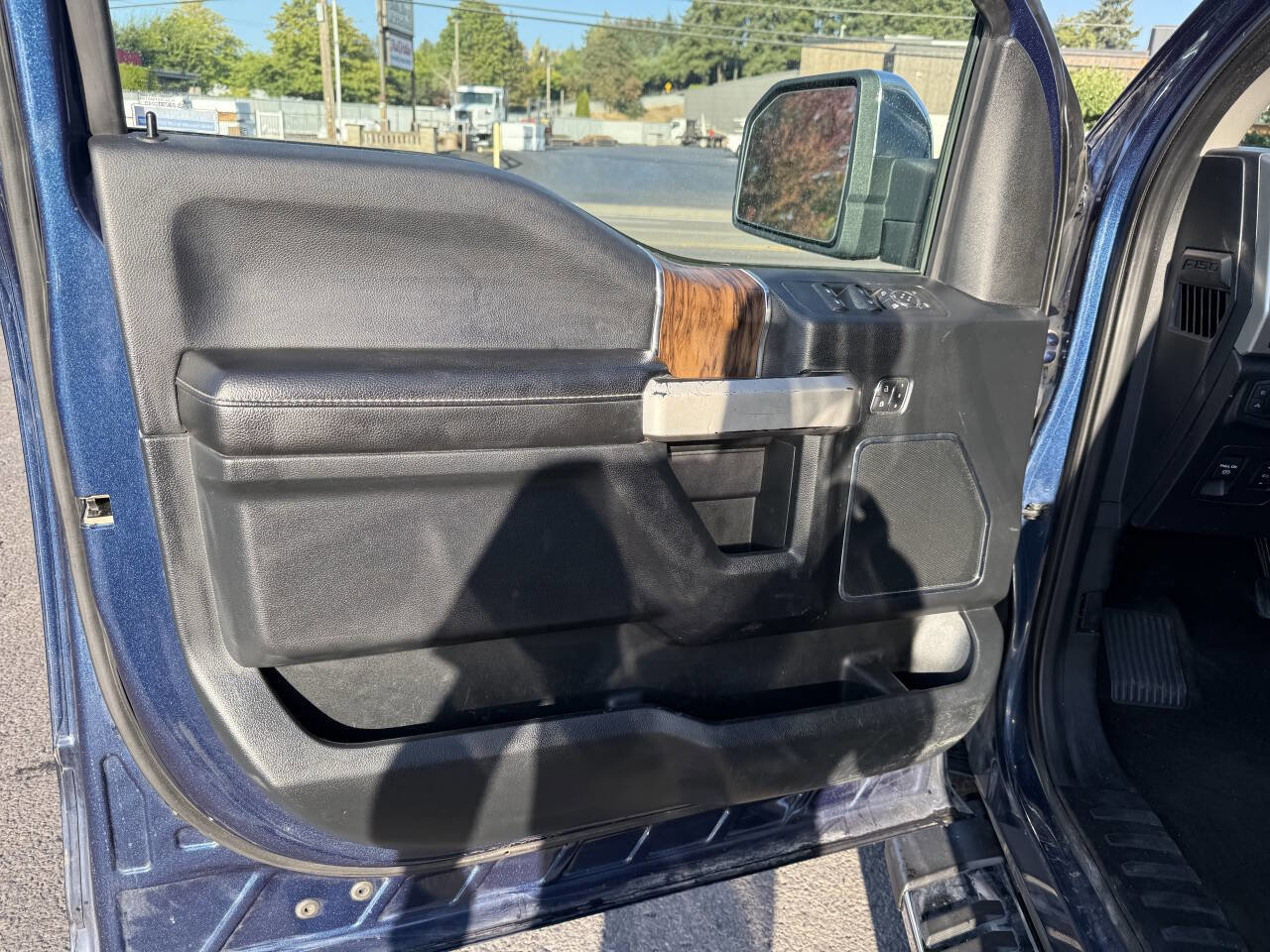 Used 2019 Ford F150 Lariat image 4