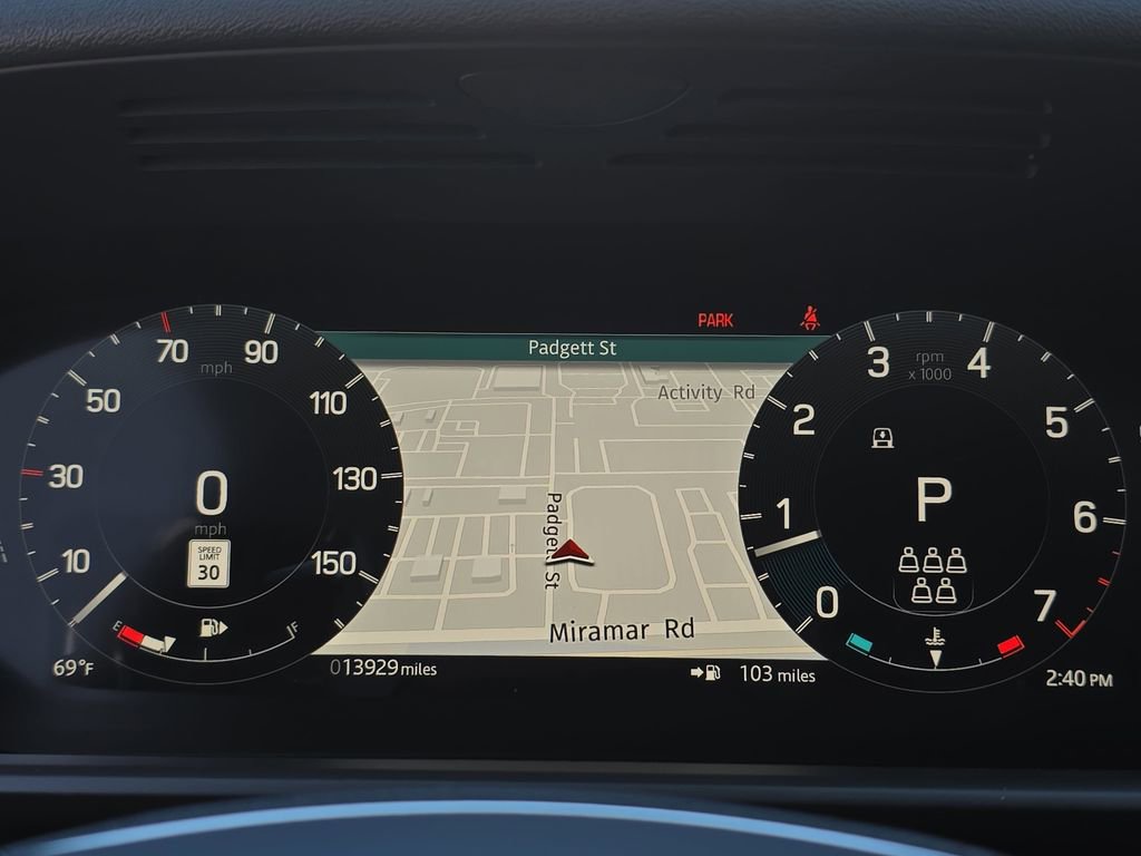 Used 2025 Land Rover Discovery Dynamic SE image 21