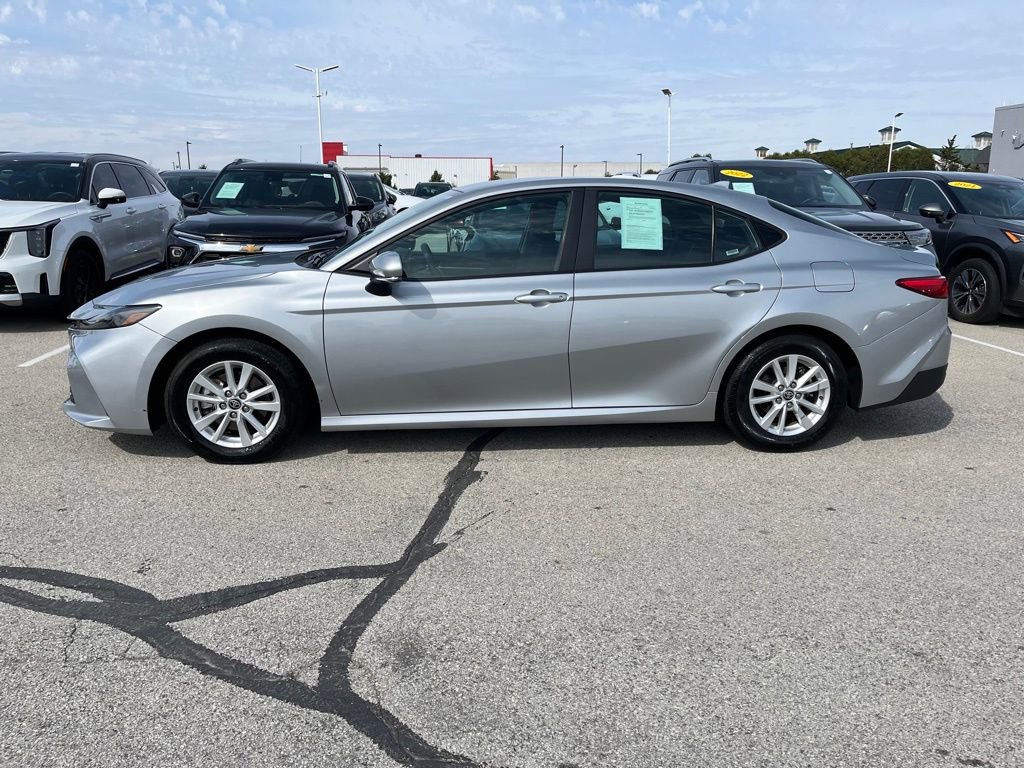 Used 2025 Toyota Camry LE image 4