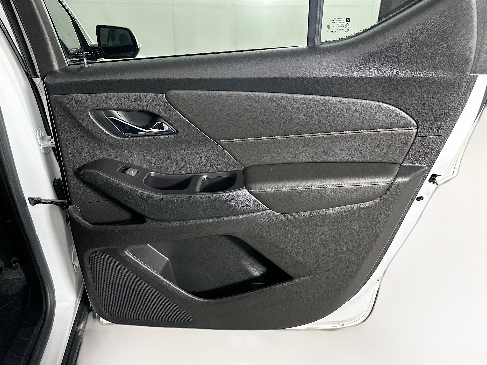 Used 2020 Chevrolet Traverse RS w/ LPO, Floor Liner Package AWD/4WD image 33