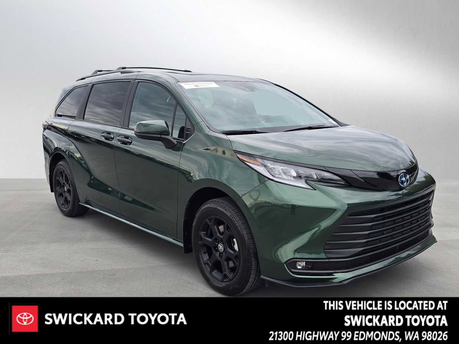 Used 2025 Toyota Sienna XLE Woodland Edition