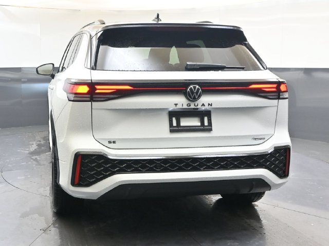 Used 2026 Volkswagen Tiguan SE R-Line AWD/4WD image 4