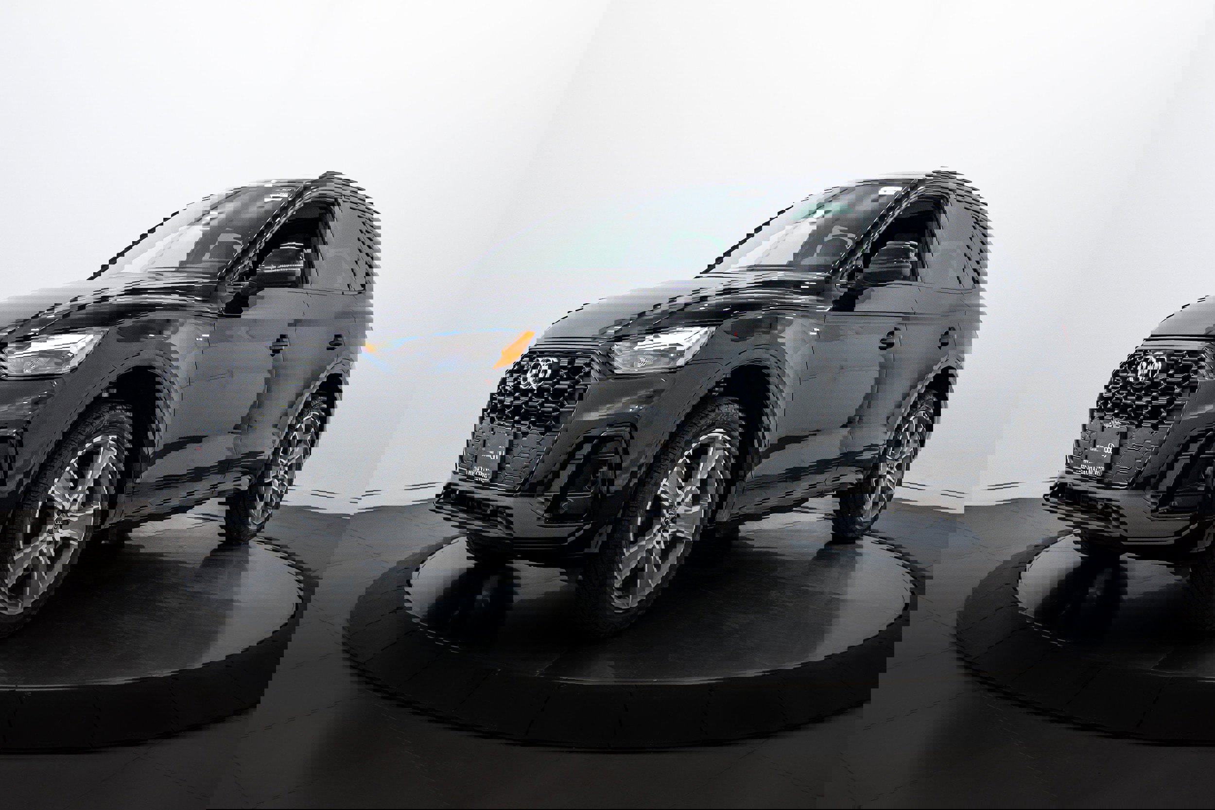 Certified 2025 Audi Q5 2.0T Premium w/ Convenience Plus Package image 7