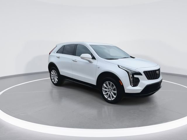 Used 2023 Cadillac XT4 Luxury w/ Cold Weather Package image 2