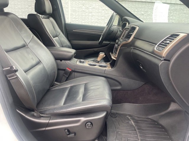Used 2017 Jeep Grand Cherokee Limited image 18