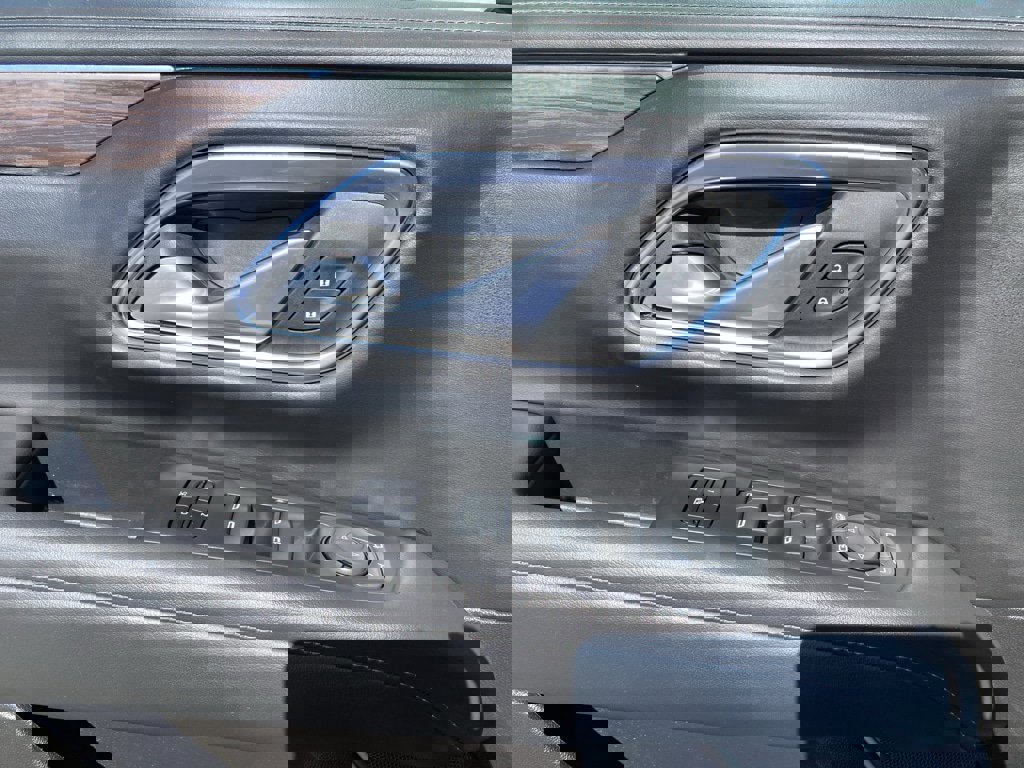 Used 2022 Chevrolet Tahoe Z71 w/ Z71 Off-Road Package image 27