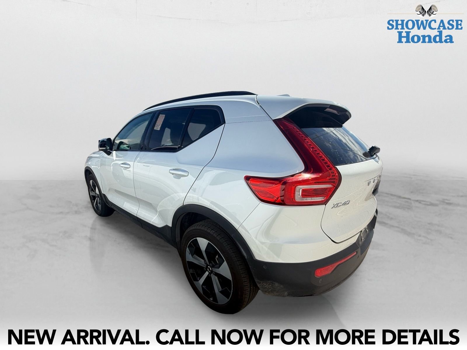 Used 2023 Volvo XC40 B4 Ultimate image 4