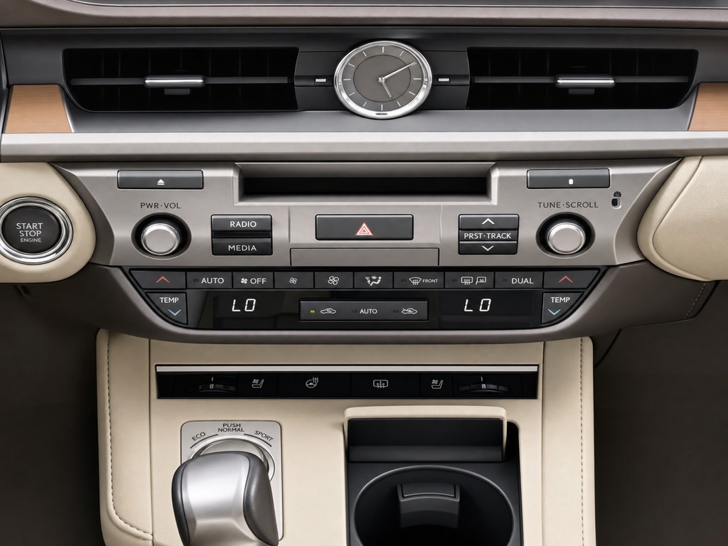 Used 2017 Lexus ES 350 w/ Luxury Package FWD image 18