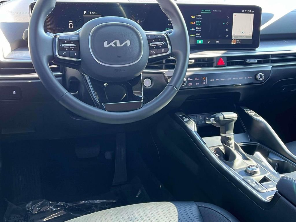 Certified 2025 Kia Sorento S w/ Panoramic Sunroof Package image 3