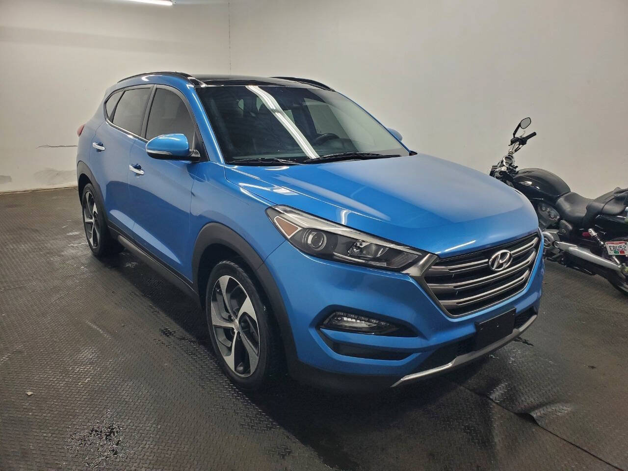 Used 2016 Hyundai Tucson Limited w/ Option Group 03 FWD image 3