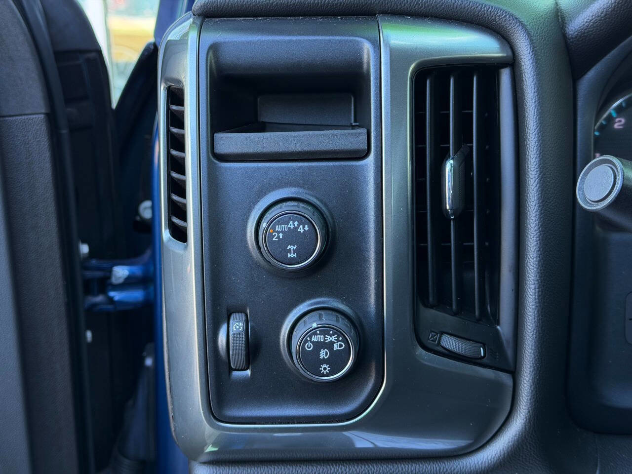 Used 2017 Chevrolet Silverado 1500 LT w/ All Star Edition image 29