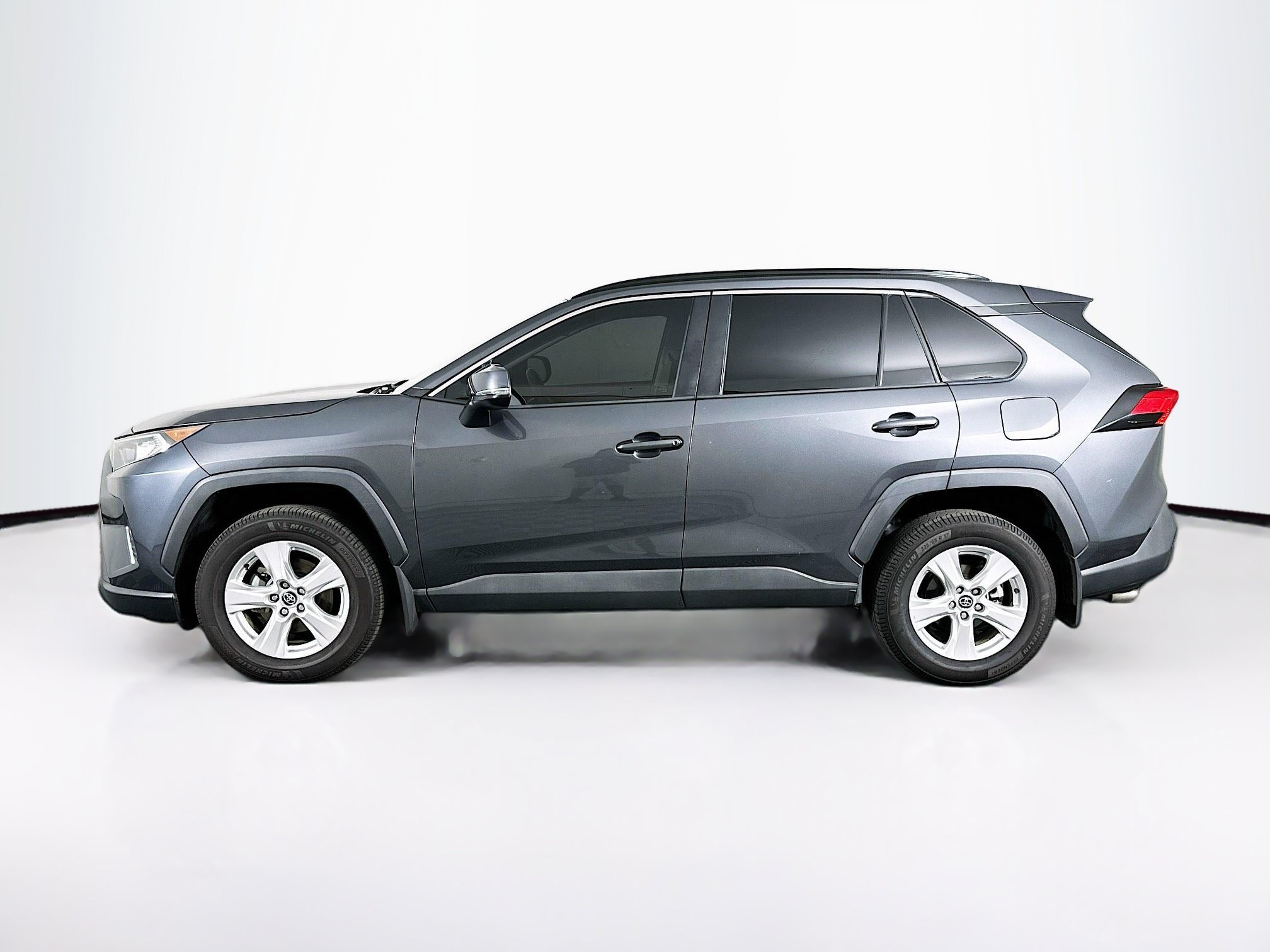 Used 2021 Toyota RAV4 XLE w/ XLE Grade Weather Package FWD image 4