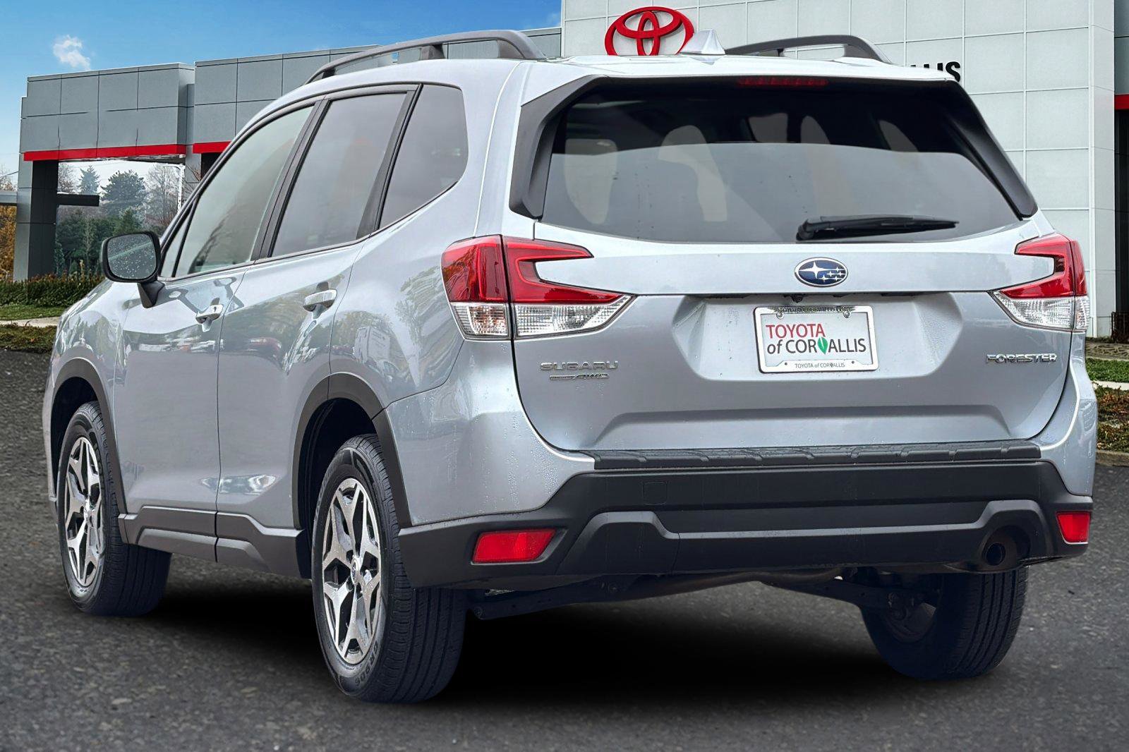 Used 2020 Subaru Forester Premium AWD/4WD image 6