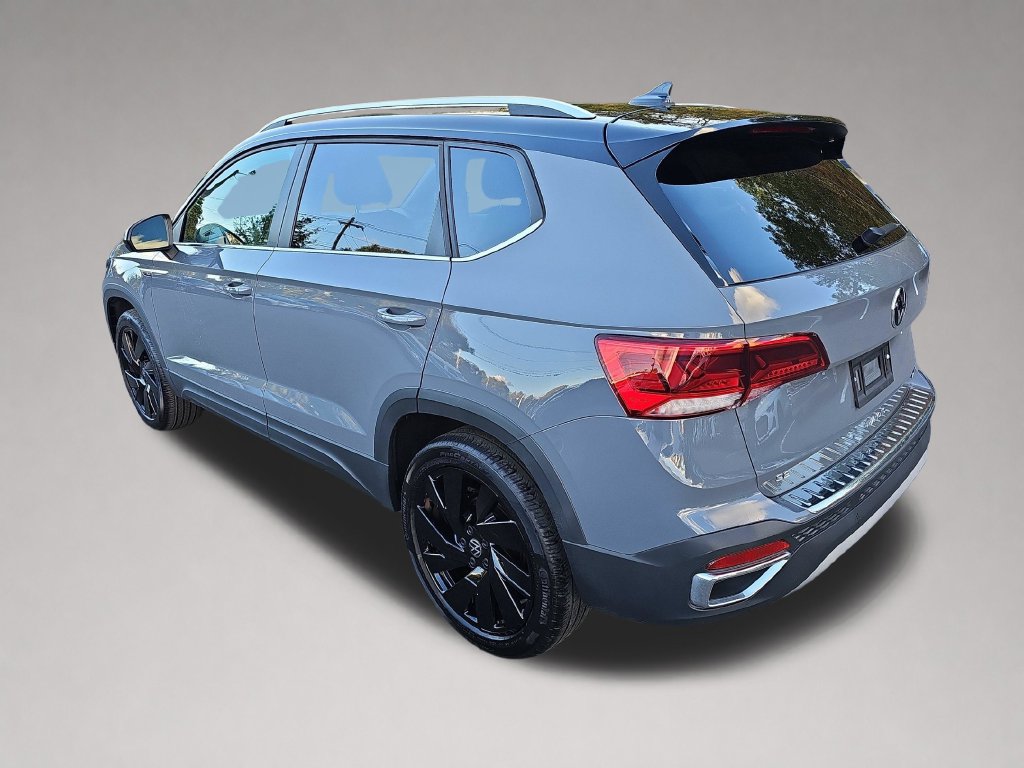Used 2024 Volkswagen Taos SE w/ Panoramic Sunroof Package AWD/4WD image 5