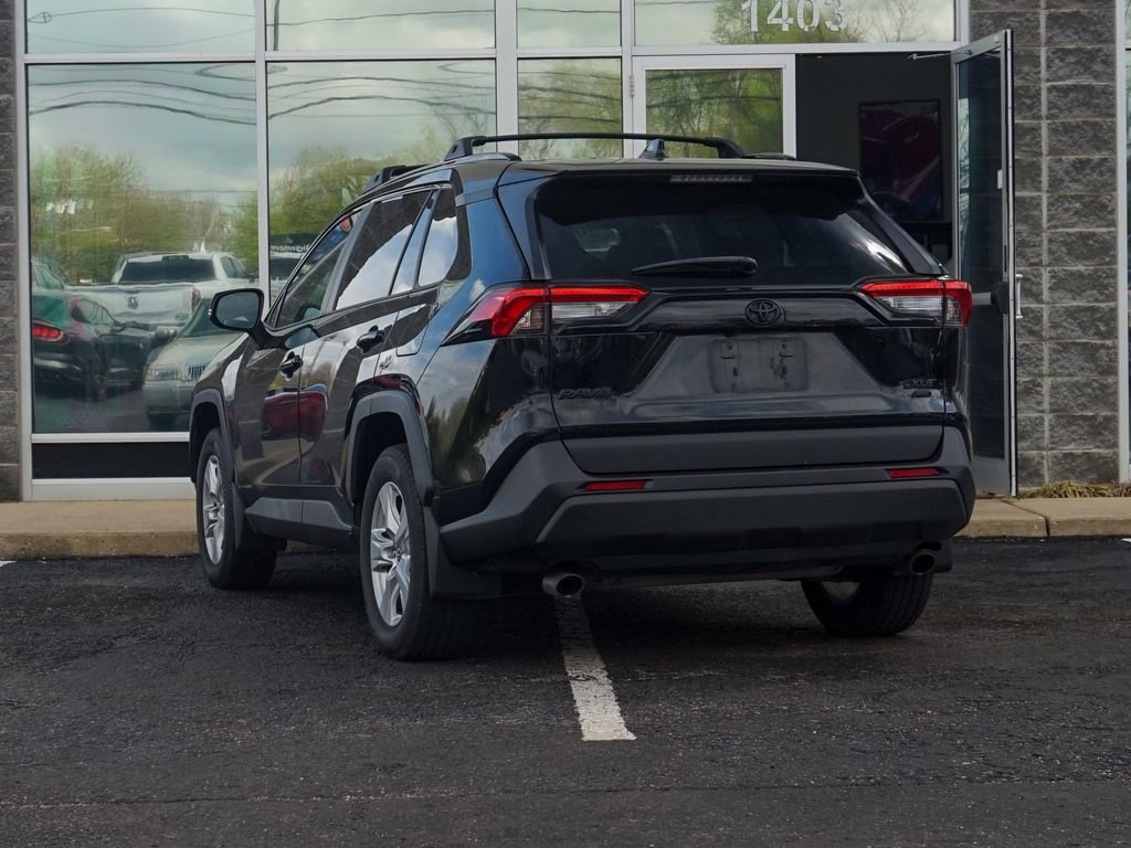 Used 2021 Toyota RAV4 XLE w/ Convenience Package image 4
