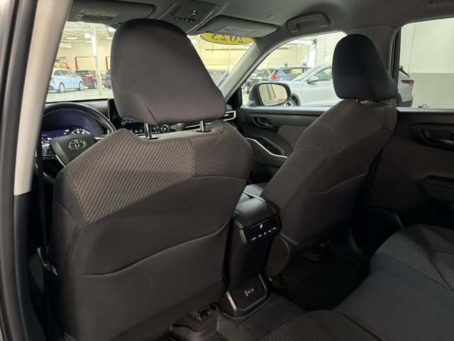 Used 2023 Toyota Highlander L FWD image 19