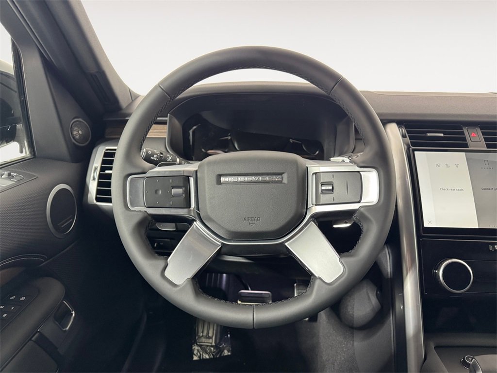 New 2025 Land Rover Discovery Dynamic SE image 12