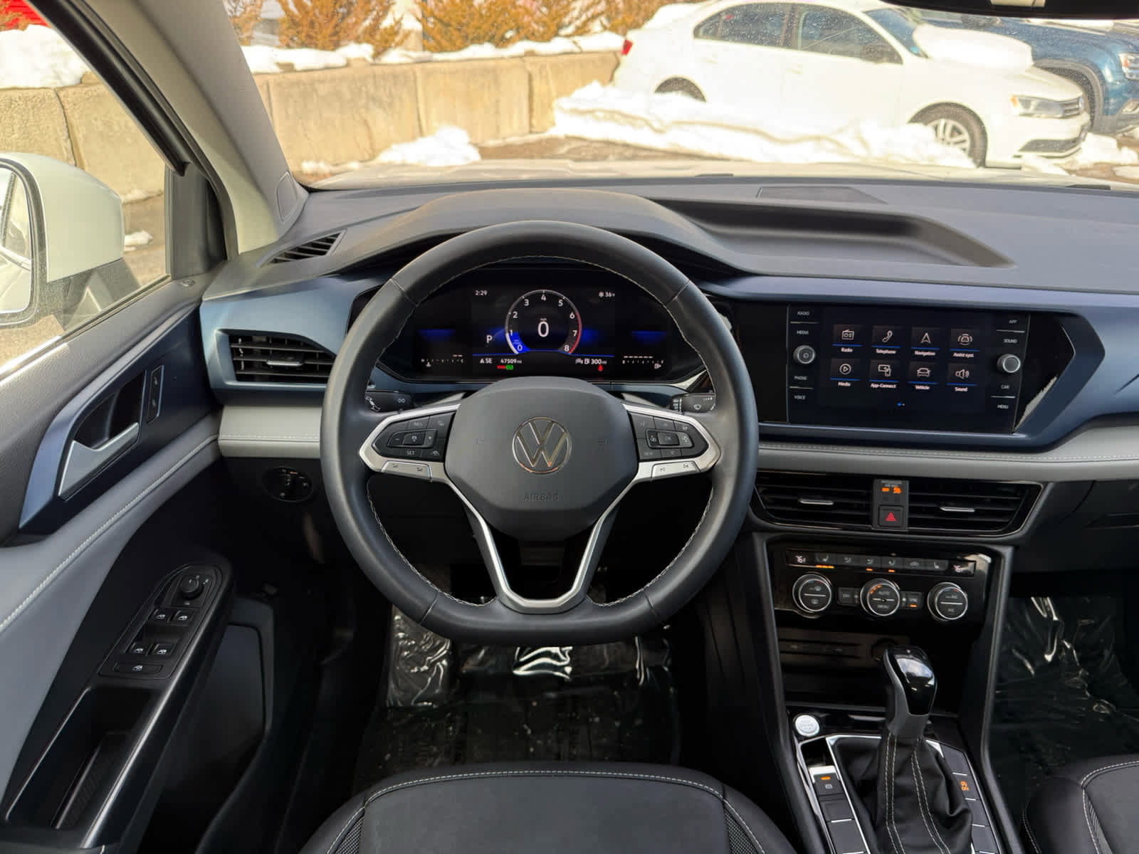 Used 2024 Volkswagen Taos SE image 20