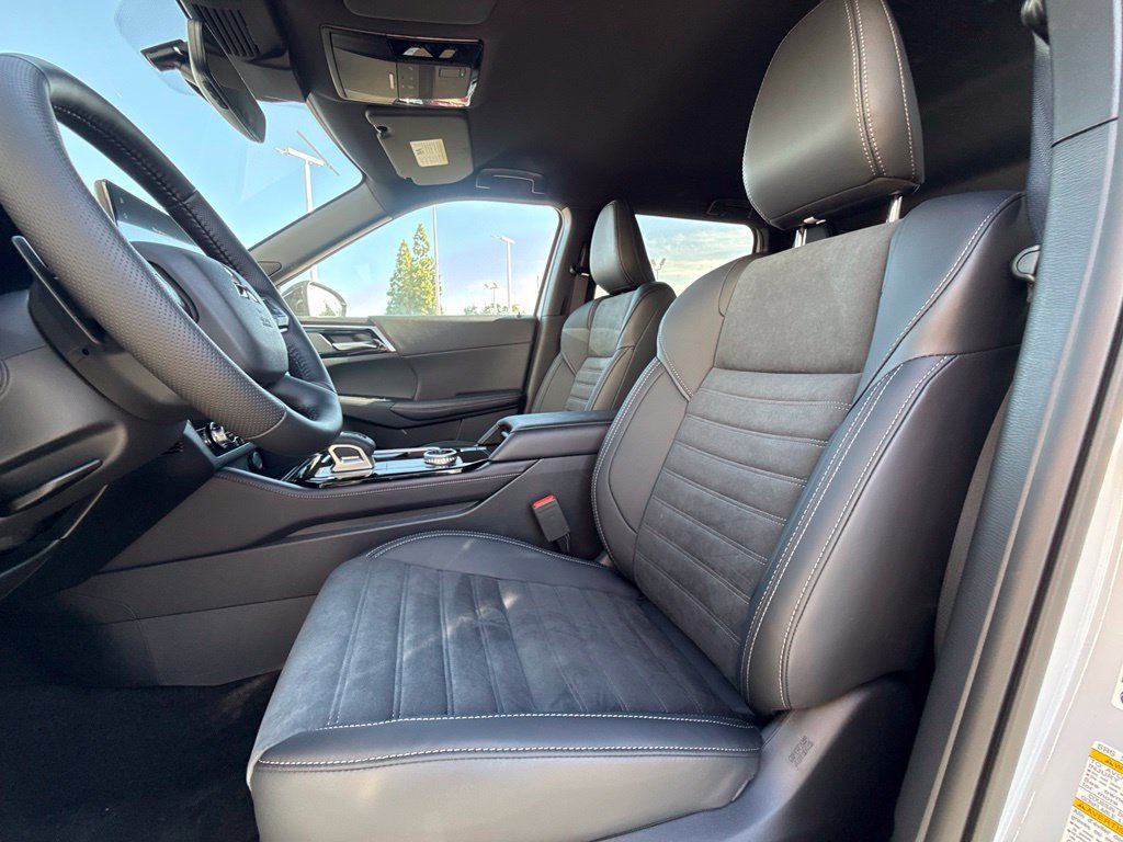 New 2026 Mitsubishi Outlander LE FWD image 35