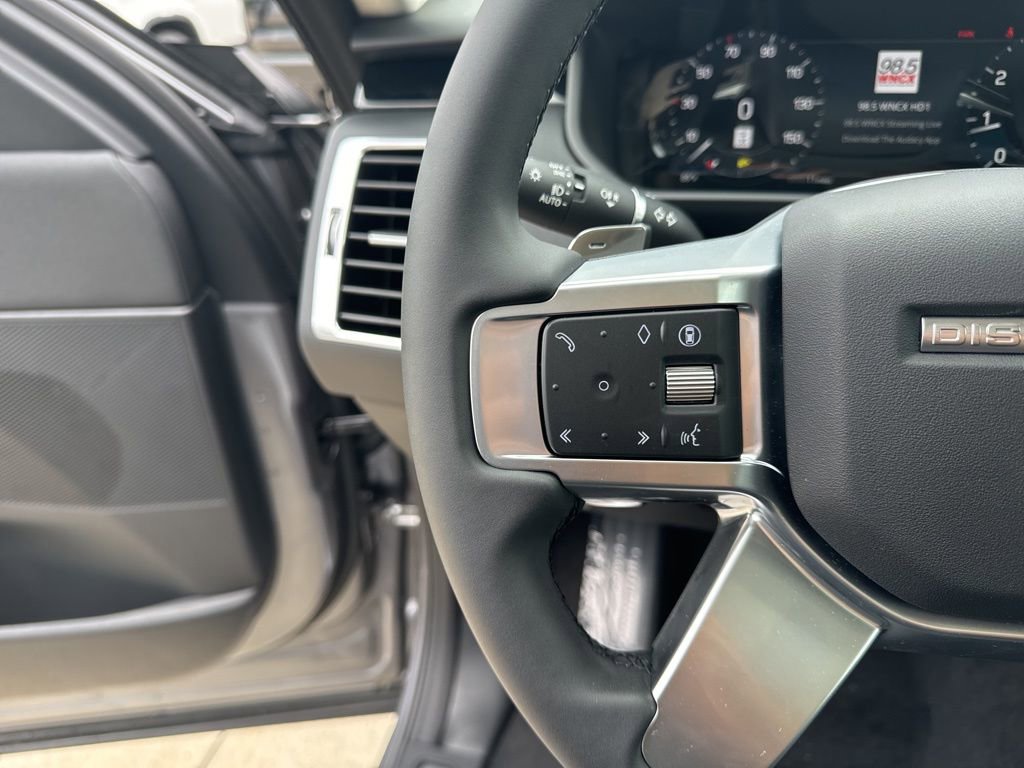 New 2024 Land Rover Discovery S image 17