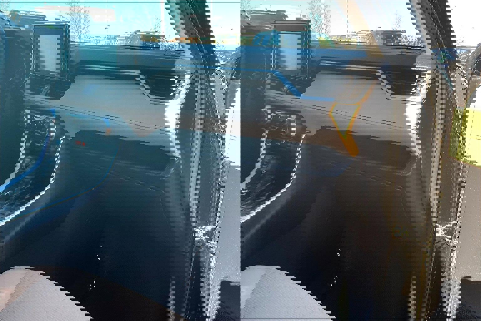 Used 2021 Toyota RAV4 XLE w/ Convenience Package image 15