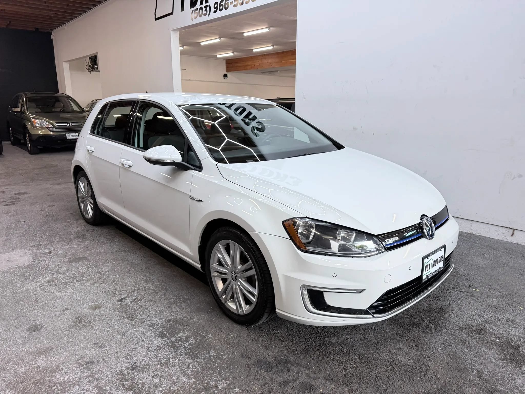 Used 2015 Volkswagen e-Golf Limited Edition FWD image 2