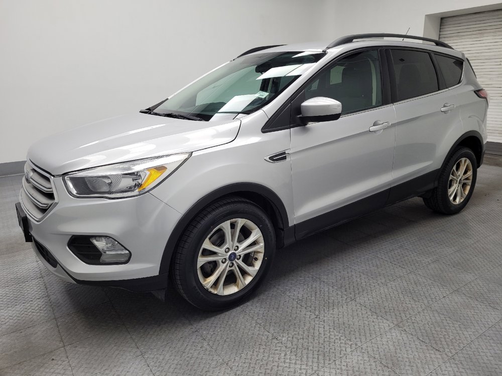 Used 2018 Ford Escape SE image 2