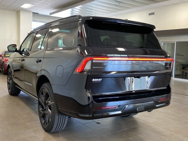 New 2027 Lincoln Navigator Reserve w/ Jet Appearance Package AWD/4WD image 5