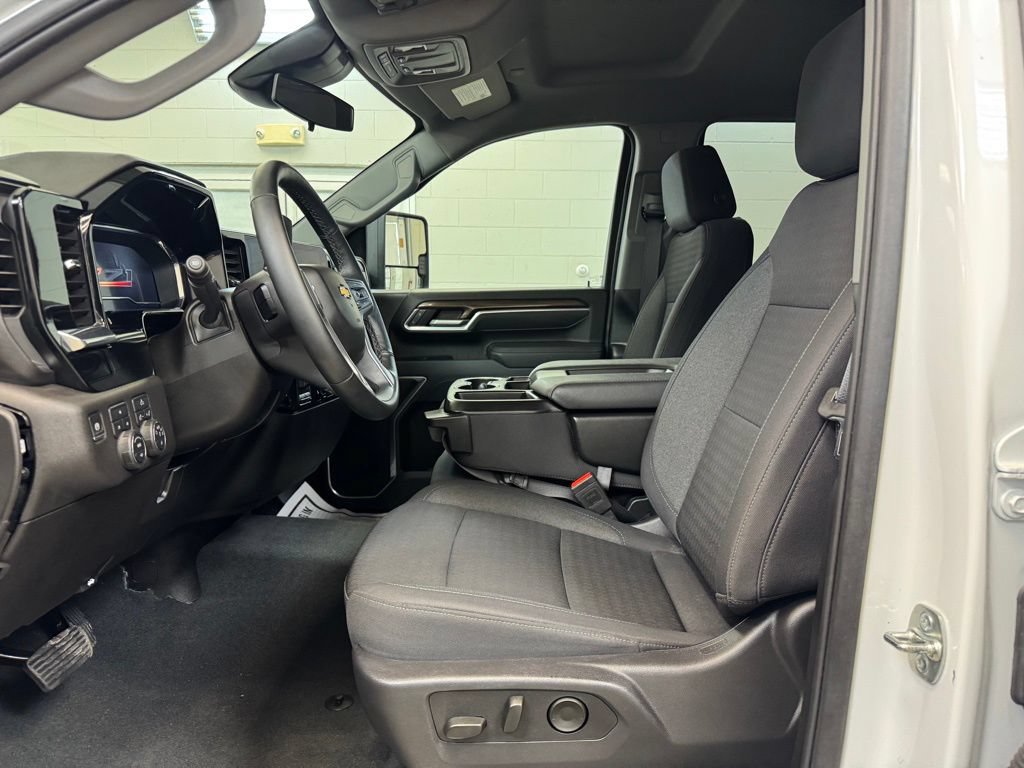 Used 2025 Chevrolet Silverado 2500 LT AWD/4WD image 13