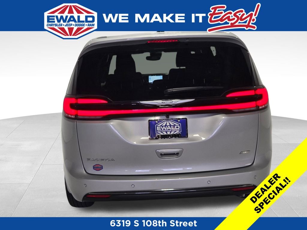 New 2026 Chrysler Pacifica Select AWD/4WD image 14